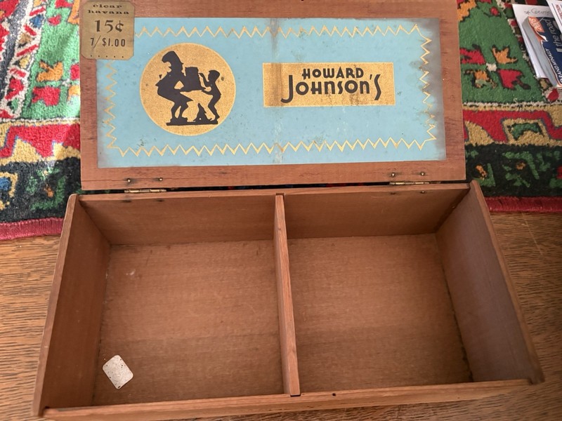 Vintage Collectible Howard Johnsons Decorated Box For Cigars Great Collectible