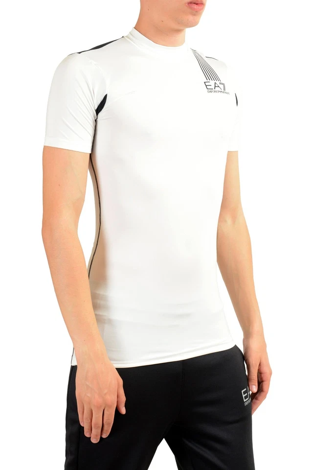 Camiseta masculina branca gola alta Emporio Armani EA7 "Tech M" tamanho P M G GG - Imagem 2 de 4
