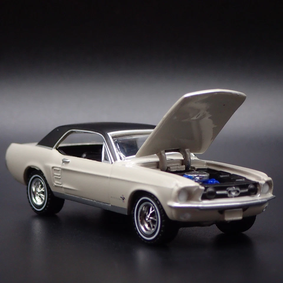 1967 67 FORD MUSTANG COUPE RARE 1:64 SCALE COLLECTIBLE DIORAMA DIECAST MODEL CAR - Image 4 of 4