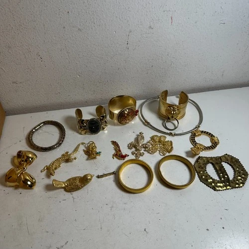 Vintage Women's Gold-Tone Higher-End Classic Charm Costume Jewelry - Lot