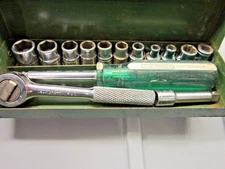 Vintage SK  SK WAYNE 1/4” Drive Ratchet SAE Socket Set  14 PC  W/ Metal Box USA