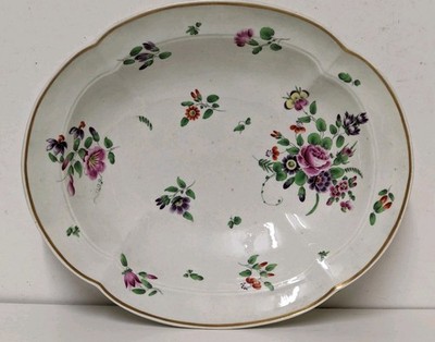 Große erste Periode Worcester Porzellan gelappte Schale, Blumenmuster