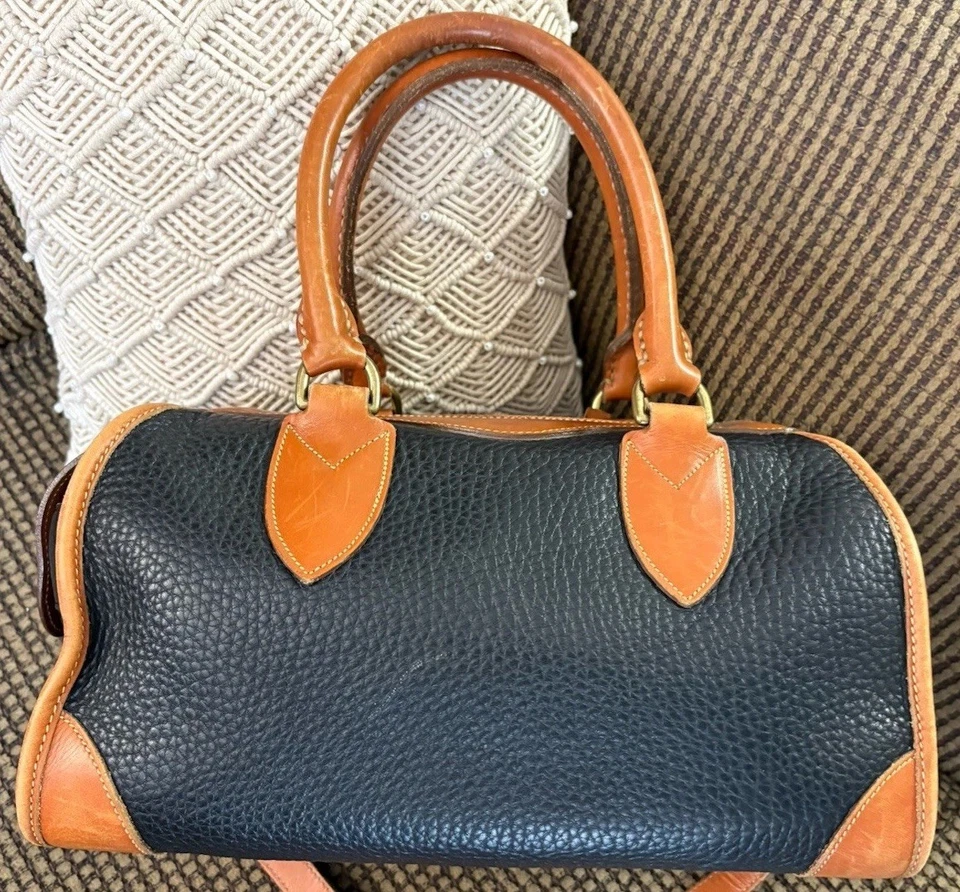 Bolsa Satchel Dooney Bourke Vintage Preta Gladstone Doctor Couro All Weather - Imagem 2 de 4