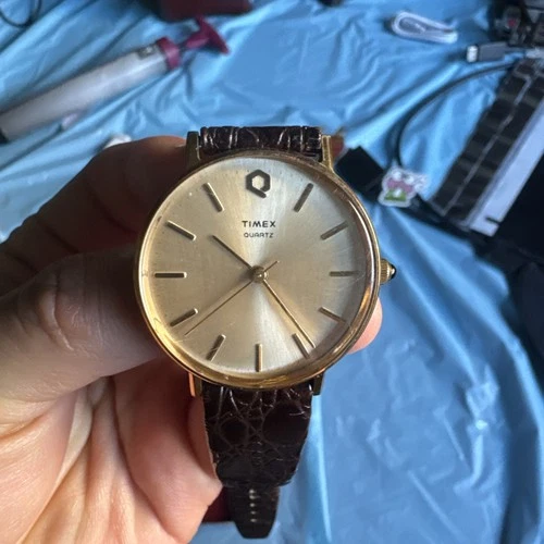 Timex Q Gold Tone Mens Vintage 1980s Quartz Watch Retro Watch Classic