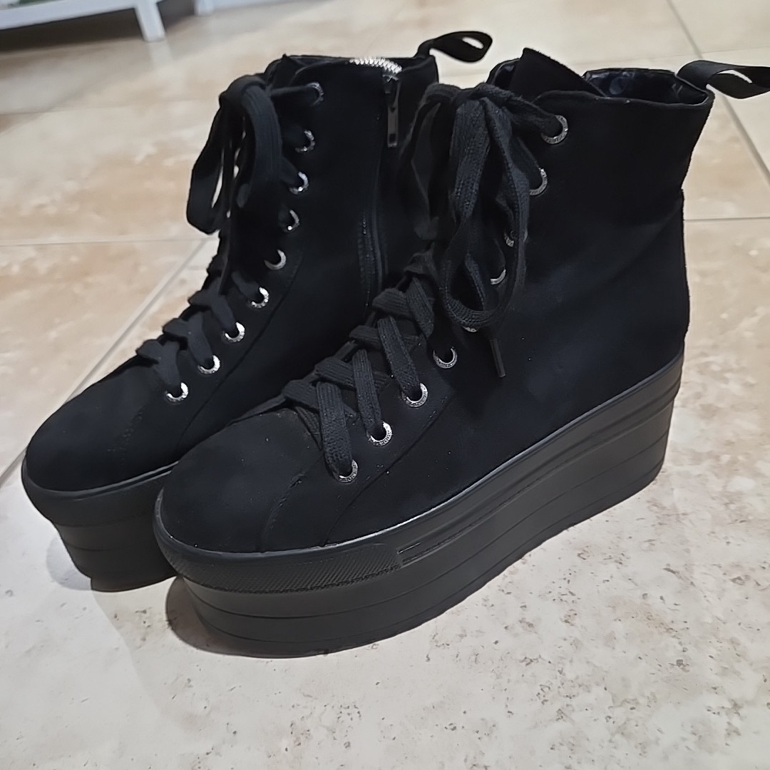 Lambda Starstruck Chunky Flatform Shoes From Doll… - image 1