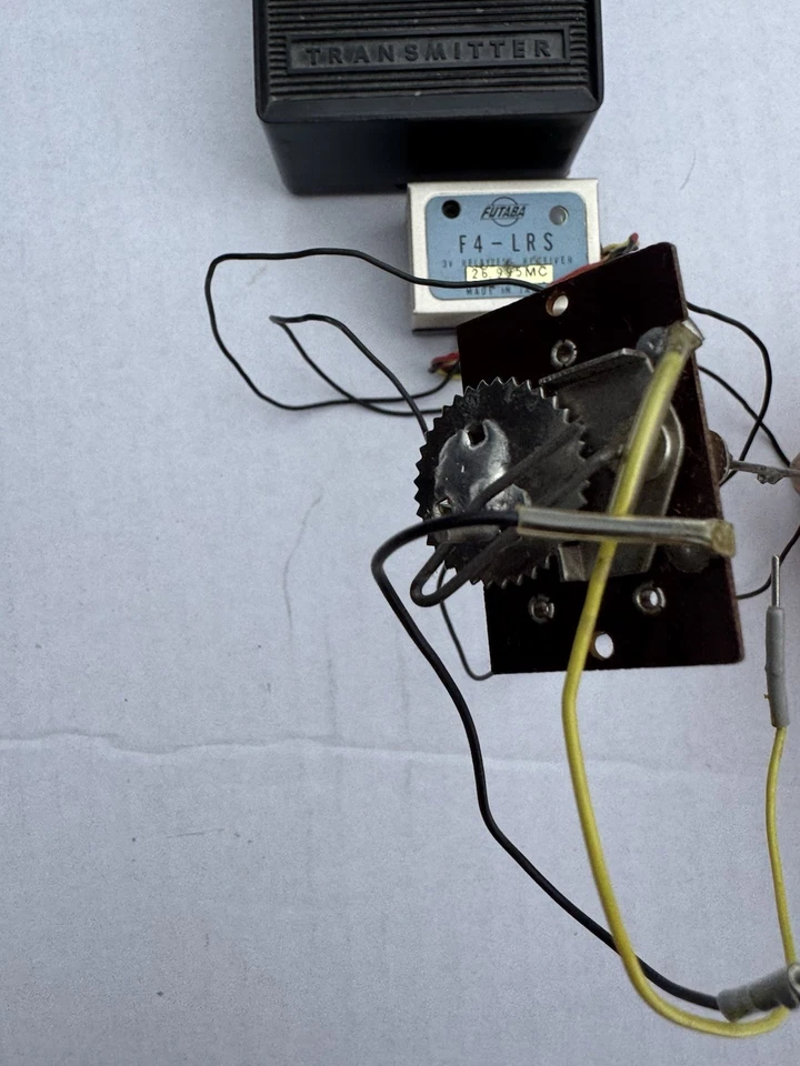 Sistema de escape de un solo canal MRC de colección TRANSMISOR Futaba MODELO F-66 CON RX Foto 4 de 4