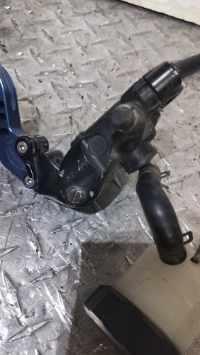 2004-2005 SUZUKI GSXR 600 750 COMPLETE OEM FRONT BRAKE SYSTEM CALIPERS - Picture 13 of 18