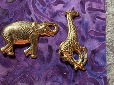 gold tone lightweight metal shank buttons  Elephant or Giraffe lot of 4 ea 1.5"