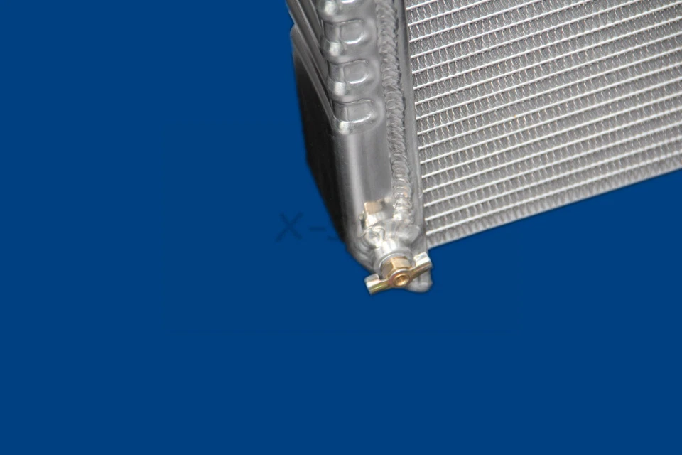 Radiador KKS 3 filas para 1978-1988 Monte Carlo El Camino Regal Cutlass G-Body 26" Foto 2 de 4