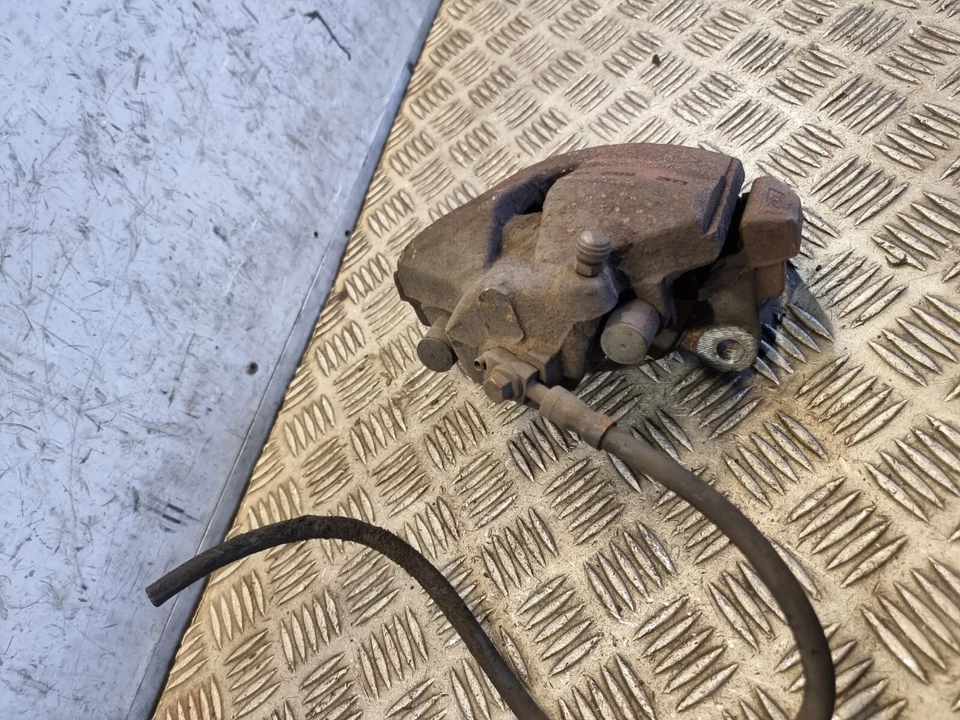 PINZA DE FRENO DE GOLF VOLKSWAGEN DELANTERA DERECHA OSF D582W 2,0 L DIÉSEL MANUAL 2005 Foto 3 de 4