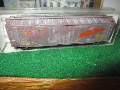 Micro-Trains Line Spur N #55935 Western Pacific 50' Rib Side Box Car ~ NEU im Koffer | Zustand: Used