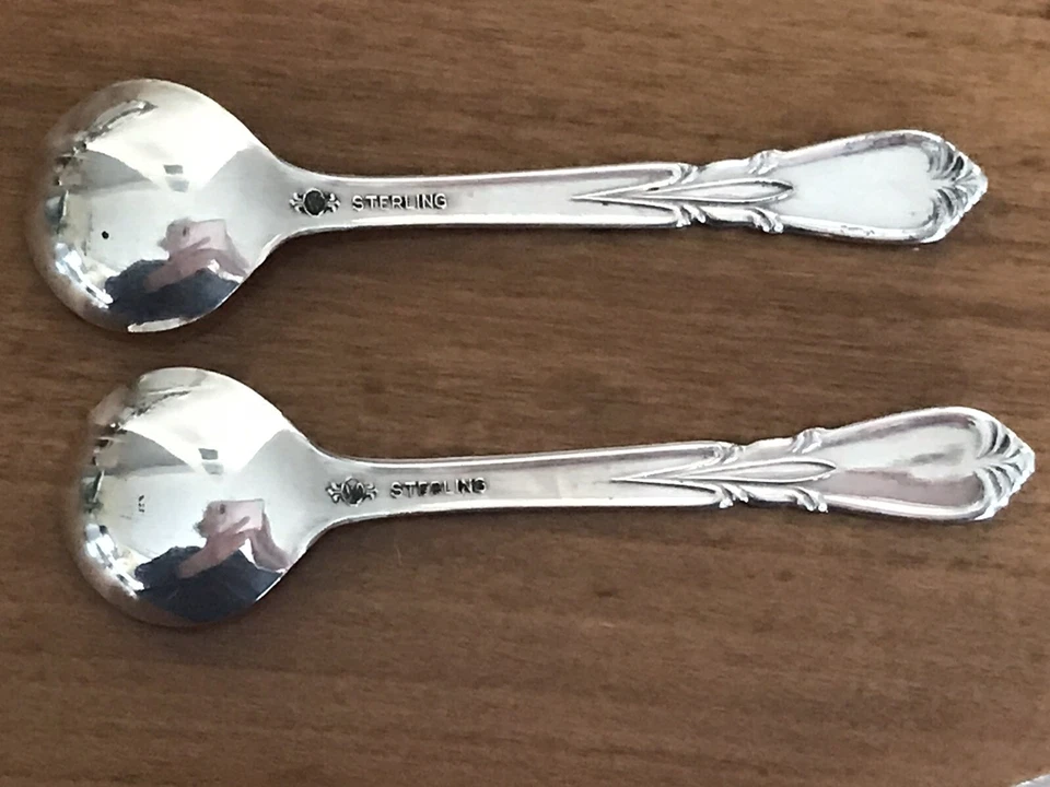 Par de antiguas salinas de cristal Frank M. Whiting con bordes de ley, cucharas Foto 3 de 4