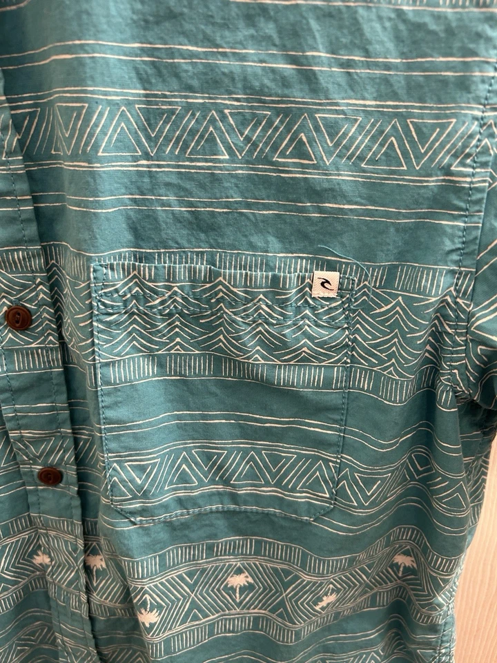 Rip Curl Short Sleeve Button Shirt Men's Size M Teal Geometric Palm Print Pocket - Image 4 of 4