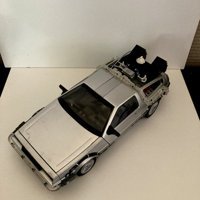DeLorean 1:15 Diamond Select Flying Version Back To The Future Lights Sound RAR