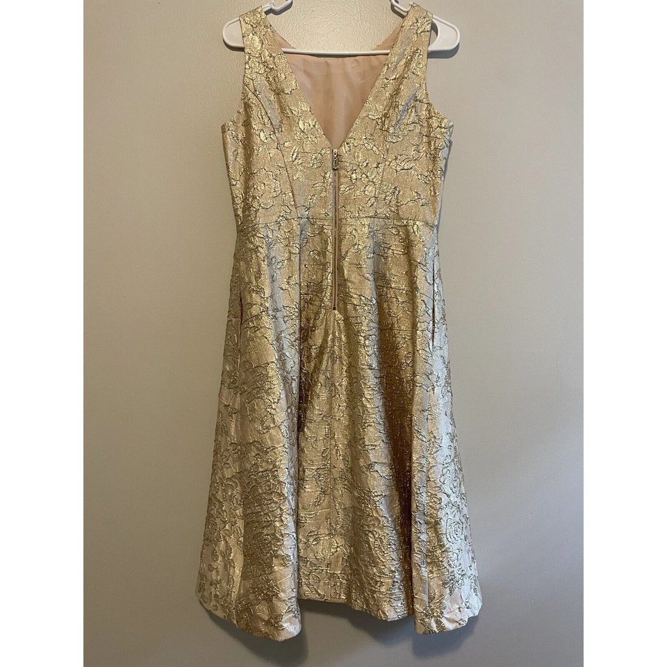 Vestido de cóctel Nicole Miller talla 6 dorado metálico texturizado floral sin mangas Foto 2 de 4