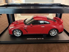 1/18 AUTOart 77396 R35 Nissan GT-R Vibrant Red, Great Condition - US Seller