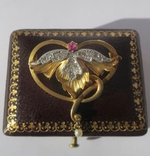 Pendentif broche ancien volute Cœur - Rubis Diamants Perle - Or 18k Platine +5g