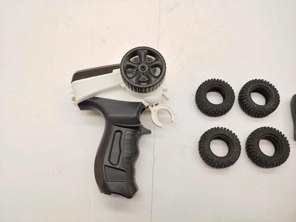 RC4WD 1/18 Gelande II Jeep Truck RTR w/ Gray Body Shell Kit & Carrying Case Alum - Image 3 of 4