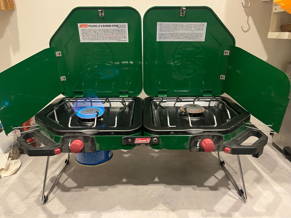 Coleman LP 2-BURNER STOVEとキッチン台 Coleman Powerhouse LP Two Burner Stove 2 Green Outdoor Cooking