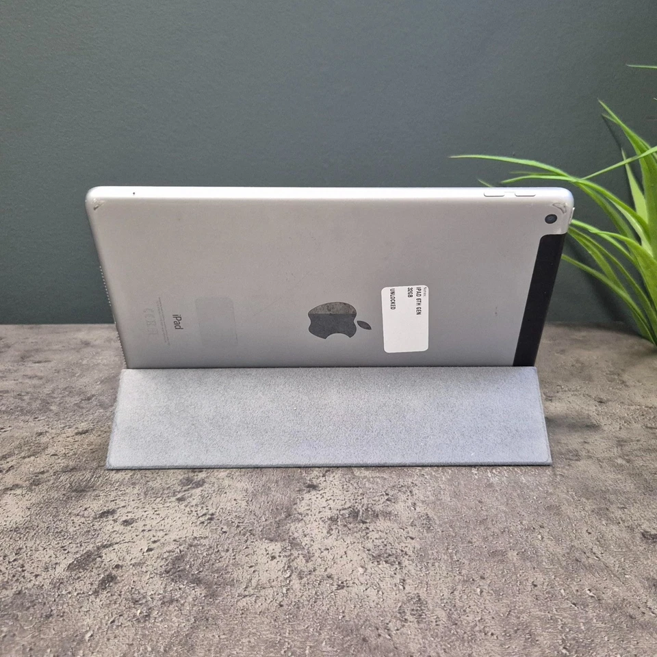 APPLE iPad 6Th Gen A1954 9,7" Pollici 32GB WiFi/Celulare Tablet - Argento - Immagine 3 di 4