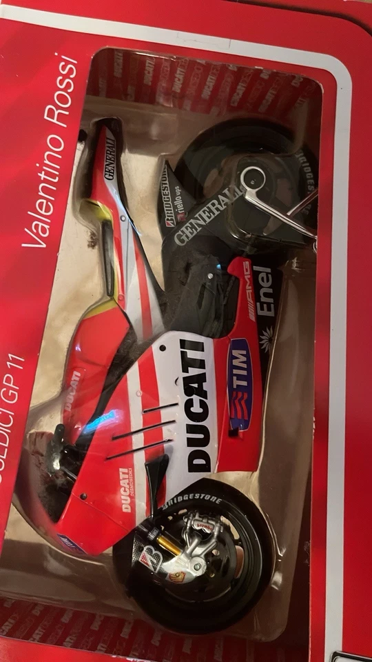 Ducati Desmosedici GP11 #46 Valentino Rossi – Maisto 1:10 Ducati corse - Immagine 2 di 4