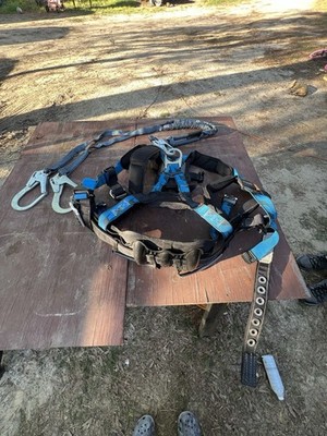 Miller AirCore Tower Full Body Fall Protection Safety Harness with Lanyard