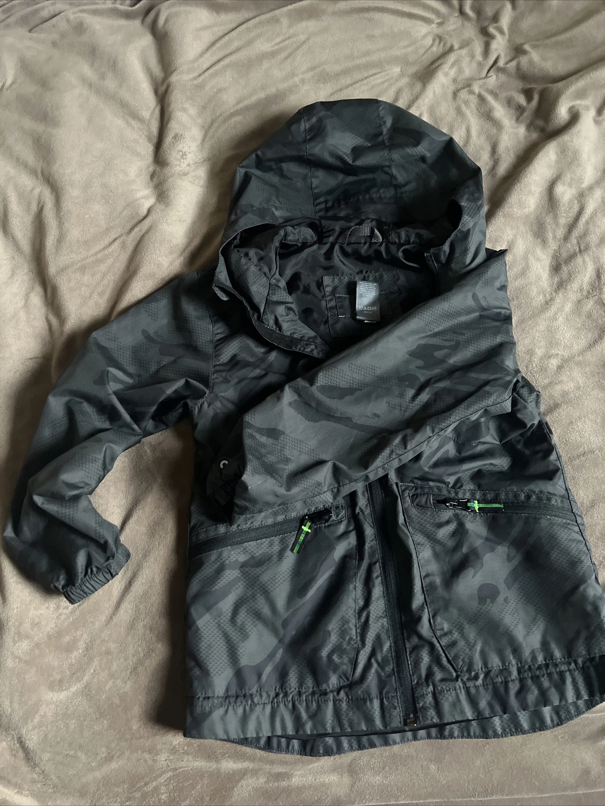 Pre - Owned Champion hooded rain jacket Darker size XS 4-5