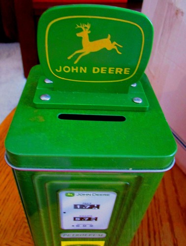 ERTL JOHN DEERE 8210 1:64 TRACTOR NIP + John Deere Gas Pump Tin Bank 7" TaLL - Picture 7 of 12