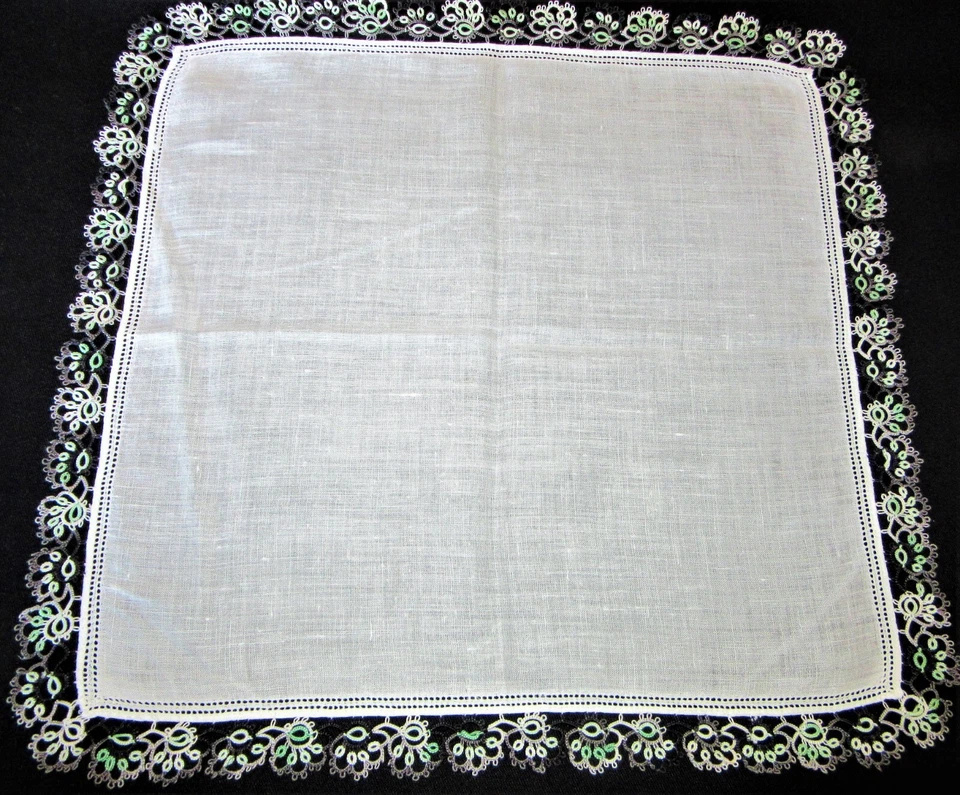 De colección Hankie Precioso Blanco Lino Tonos de Negro/Gris/Verde Tatuado Borde Acento Foto 2 de 2