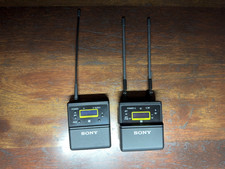 Sony UWP-D21 Camera-Mount Wireless Lav Microphone System UC14: 470 to 542 MHz 