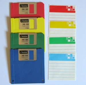 👀 Vintage 3.5" 3-1/2" Floppy Disks 💾 & Labels 📄