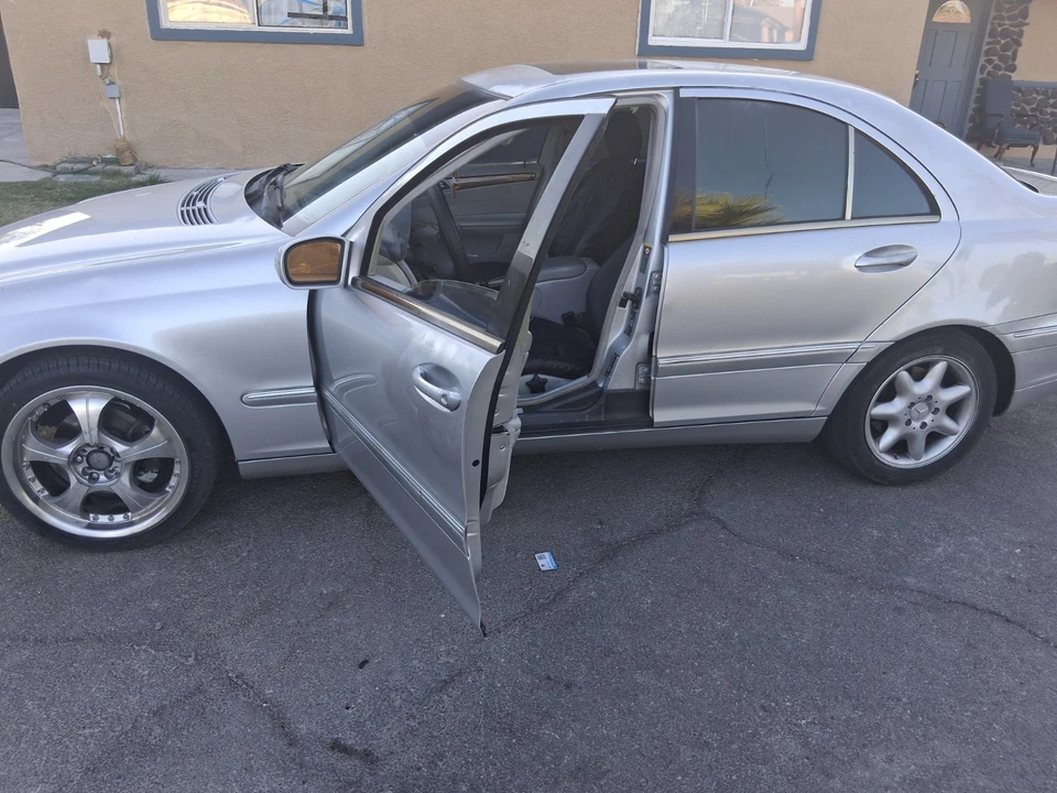 C240 Mercedez Benz 2003 Mercedes Benz concesionario modelo promocional Foto 4 de 4