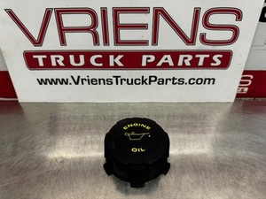 KENWORTH 3687932 CAP-FILLER W/SEAL