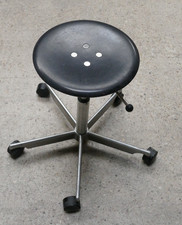 FRITZ HANSEN HOCKER MIT HÖHEVERSTELLUNG