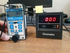 Chromalox 1/4DIN Temperature Controller 3910 Type J In, 20A Relay Out, w/ Manual