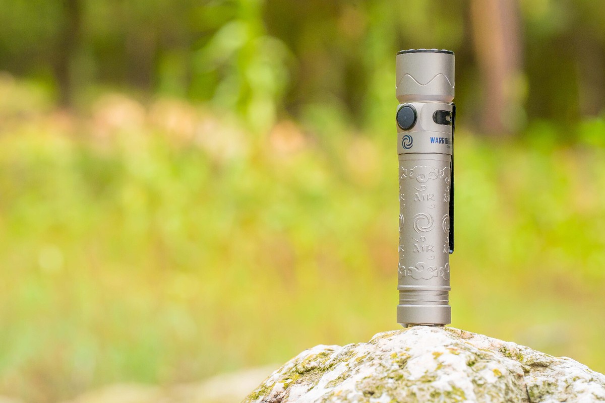 OLIGHT WARRIOR Mini 2 ライト チタン 火の元素 限定50本 Olight WARRIOR Mini 2 EDC 戦術懐中電灯 光感知センサー付き