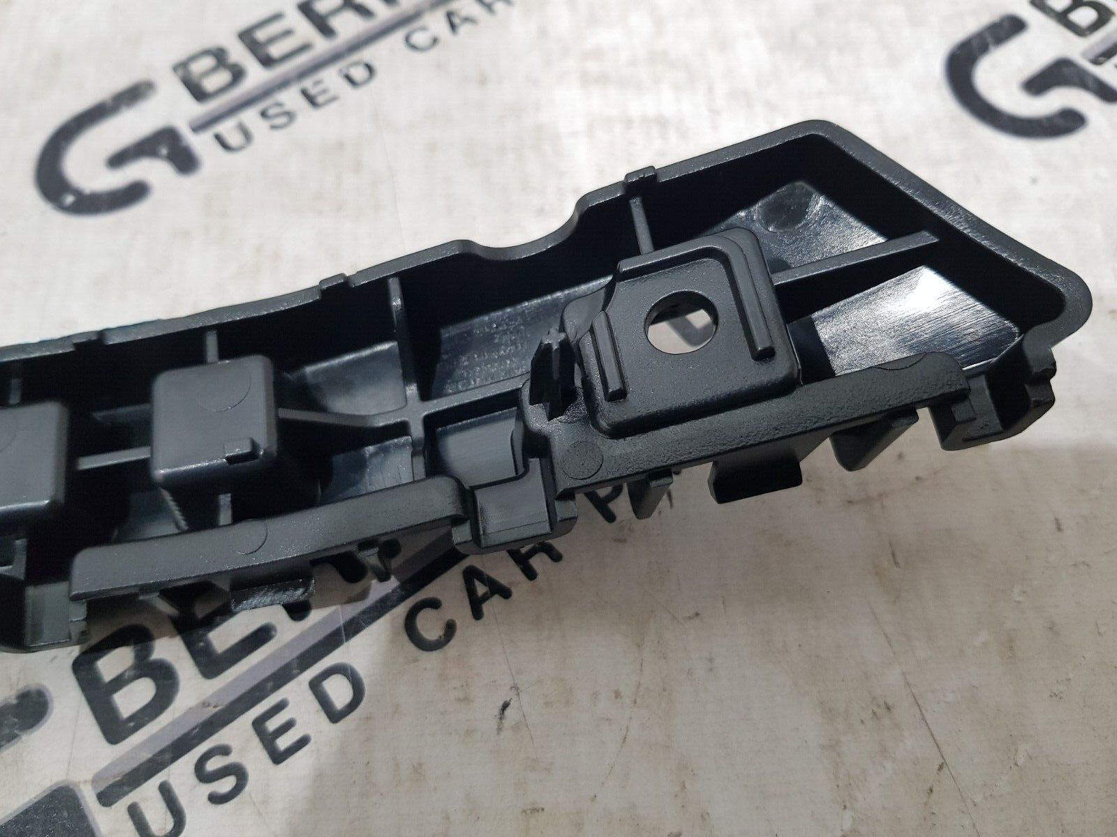 GENUINE MG HS 2018-2022 FRONT LEFT SIDE BUMPER RETAINER BRACKET  