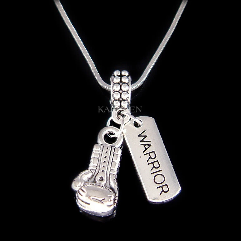 Collana Uomo Con Ciondolo Guantoni Da Boxe - Lega Metallica, Catena 50cm, Regalo Sportivo Per Lui In Bianco O Nero