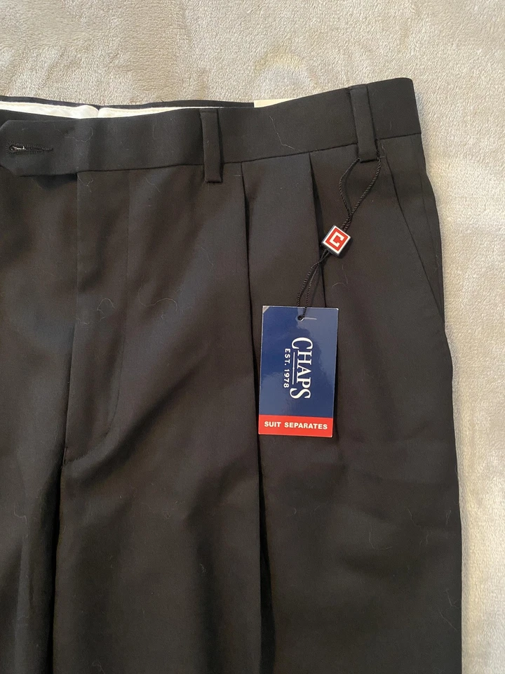 Nuevo con etiquetas Pantalones de vestir Chaps para hombre 36x29 negros de lana plisados con puños para eventos oficina comercial Foto 3 de 4