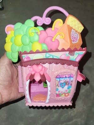 2008 Hasbro My Little Pony Ponyville Supermarket Cafe 