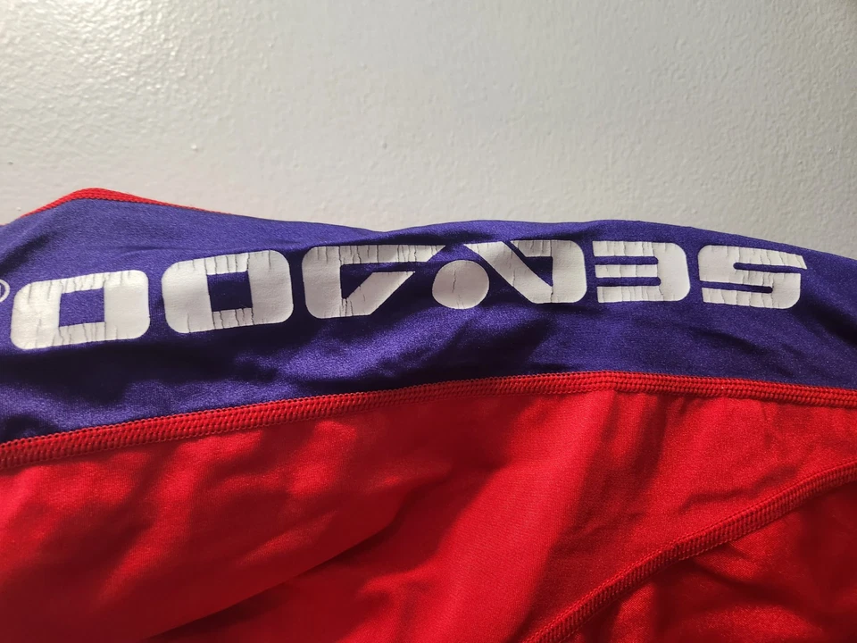 Camiseta Sea-Doo Vintage Roja Grande Nylon Y Spandex Usada Foto 3 de 4