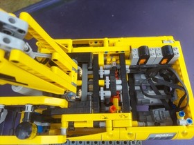 LEGO TECHNIC: Motorized Excavator (8043)AG Please Read Description 