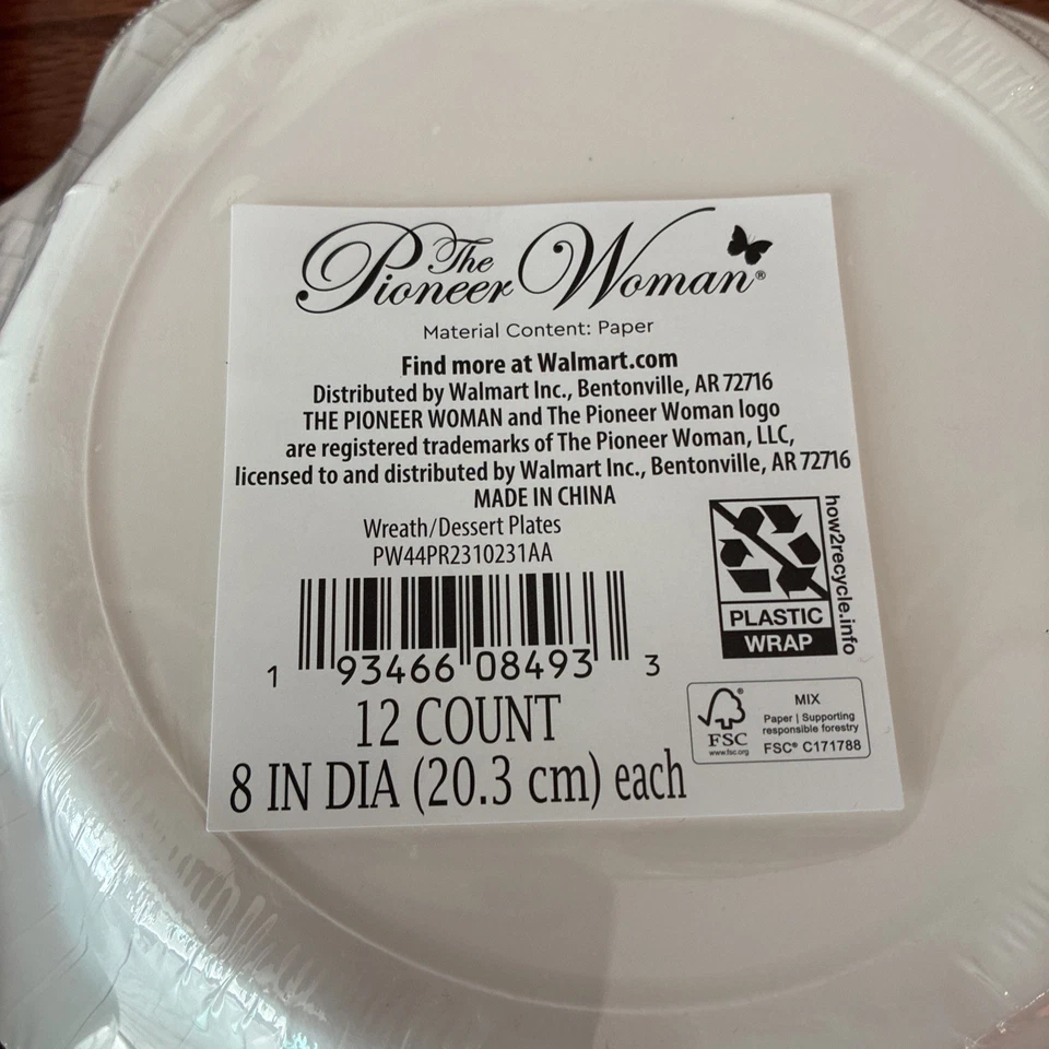 Pioneer Woman Christmas Party Supplies 24 Wreath /Dessert Plates , 2 Tablecloth - Image 3 of 4