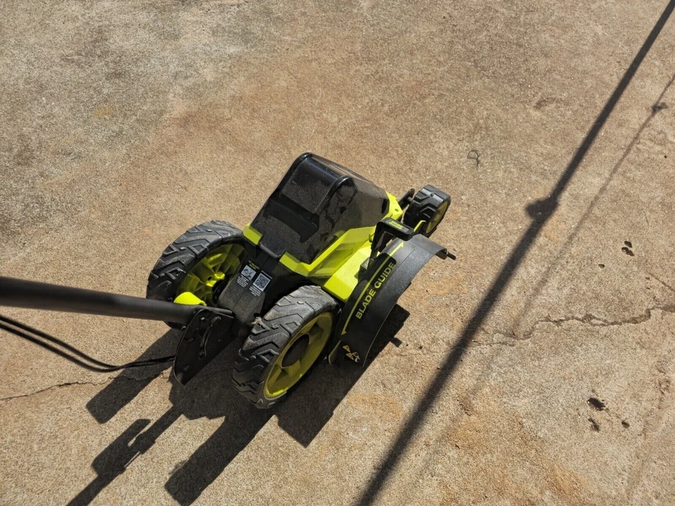 RYOBI 40V HP sin escobillas 9 pulgadas Bordeador inalámbrico (con batería y cargador 4Ah) RY40706 Foto 3 de 4