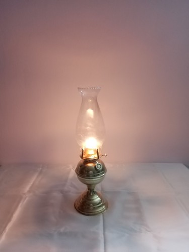 Lampada a petrolio in ottone - Foto 10 di 12