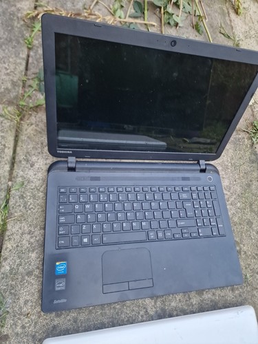 Toshiba Satellite job lot x4 laptops L850 C55-A C50-B C650/C655 TURNS ON - Picture 10 of 20