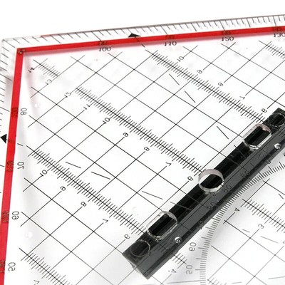 Gleichschenkliges Dreieck handgezeichnet Dreiecksbrett Profi Lineal Winkelmesser