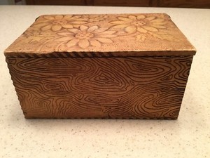 Vintage Old Pyrography Burnt Wood Dresser Box Daisies Flowers