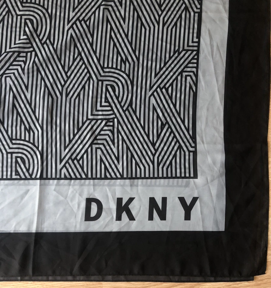 Cachecol DKNY CINZA/PRETO GRANDE 80”x34” - Imagem 4 de 4