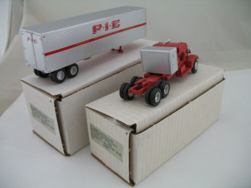 DeHanes Model Truck 930: Peterbilt Iron Nose Semi, w/ PIE Trailer, Boxes - Picture 18 of 18